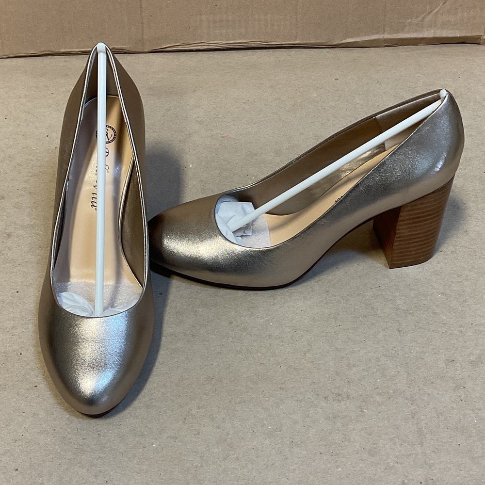 Bella Vita Shimmering Champagne Heels